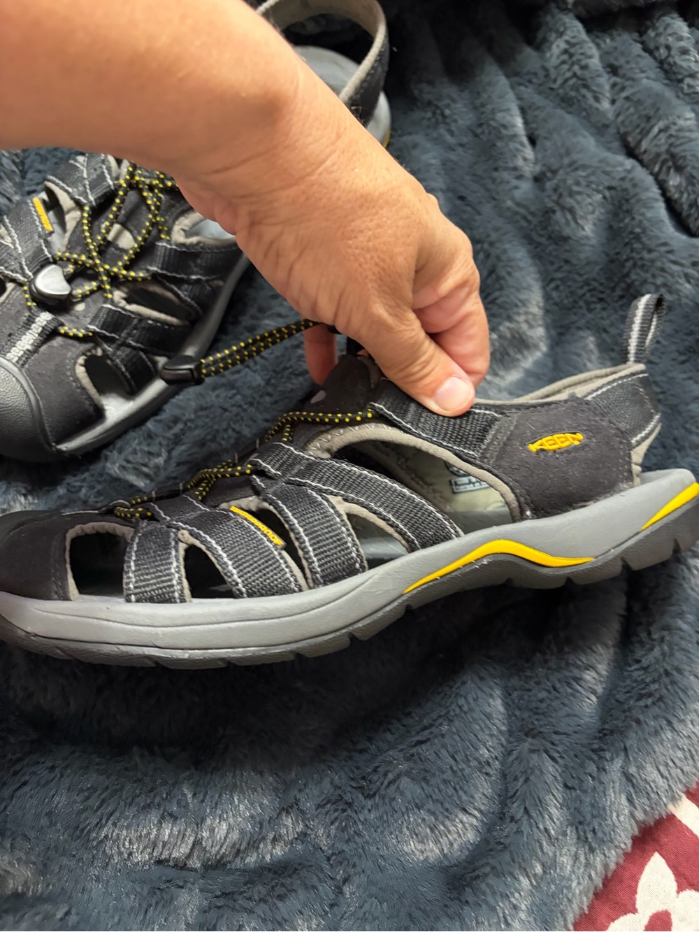KEEN Men’s Black/Gray/Yellow Newport H2 Sport Sandal size 8/EU 40.5